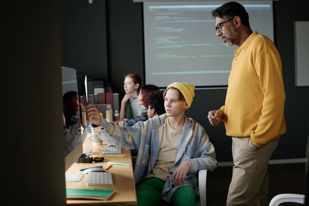 teen-boy-asking-question-during-computer-science-c-2025-02-10-09-49-48-utc-1024x683.jpg